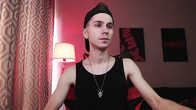 Joseph  Quinn online show from October 2025 08:26:02 AM