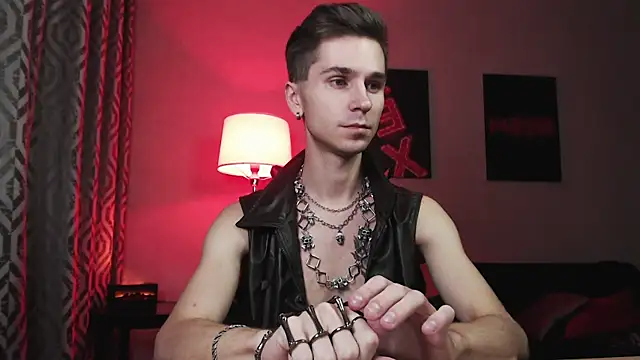 Joseph  Quinn online show from October 2025 02:19:01 PM