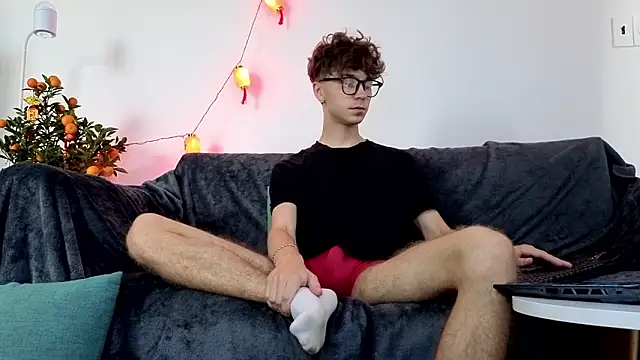 Joseph  Quinn online show from February 2026 01:35:02 AM