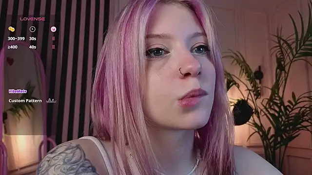 Snapshot of arielabradberry chatting on July 2026 01:48:01 PM arielabradberry online show from July 2026 01:48:01 PM