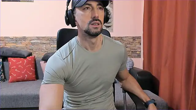 HotHunkTrainer online show from February 2025 09:21:01 AM