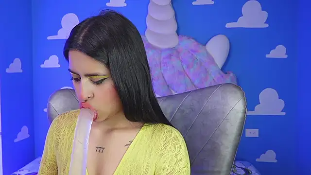 miss romyna online show from December 2025 11:03:02 AM