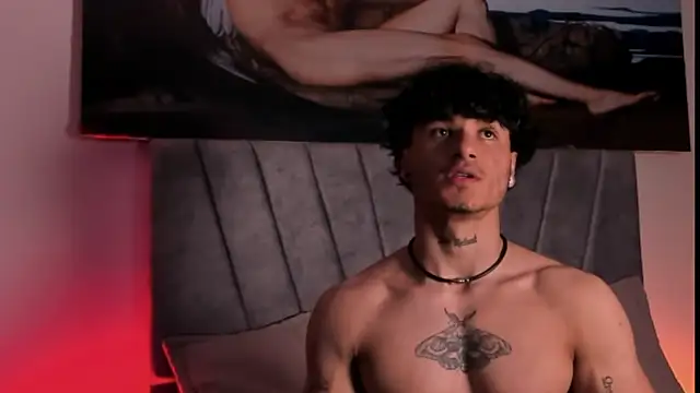 Snapshot of Thomas_Fit1 chatting on December 2025 04:54:01 AM Thomas Fit1 online show from December 2025 04:54:01 AM