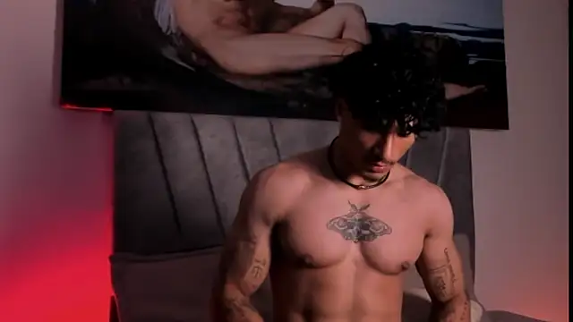 Snapshot of Thomas_Fit1 chatting on January 2026 05:11:01 AM Thomas Fit1 online show from January 2026 05:11:01 AM