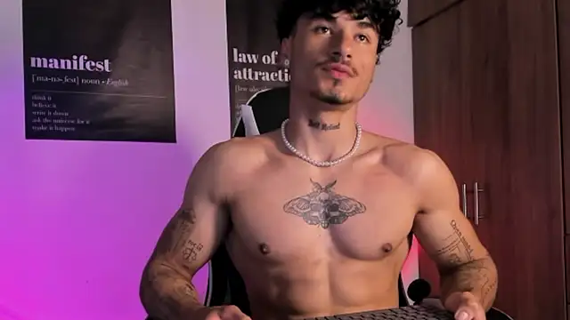 Snapshot of Thomas_Fit1 chatting on February 2026 12:44:02 AM Thomas Fit1 online show from February 2026 12:44:02 AM