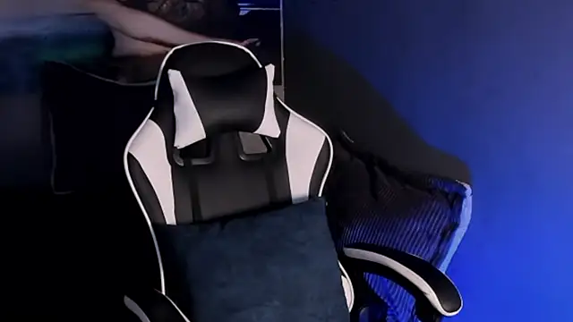 Snapshot of Thomas_Fit1 chatting on March 2026 01:43:01 AM Thomas Fit1 online show from March 2026 01:43:01 AM