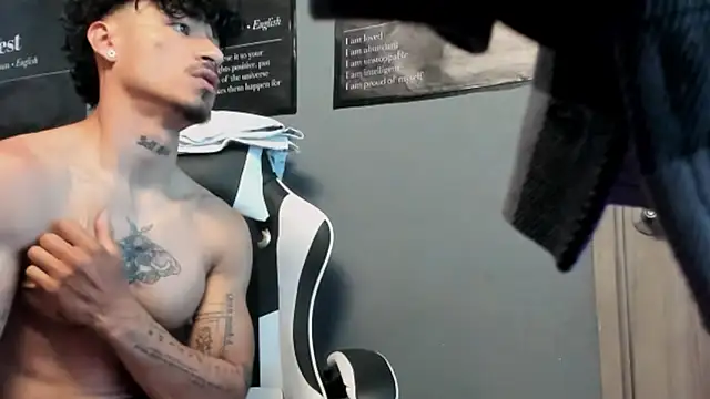 Snapshot of Thomas_Fit1 chatting on April 2026 06:57:02 PM Thomas Fit1 online show from April 2026 06:57:02 PM