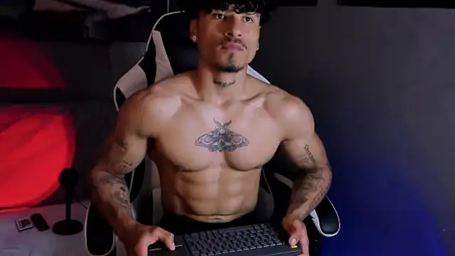 Snapshot of Thomas_Fit1 chatting on April 2026 07:31:02 PM Thomas Fit1 online show from April 2026 07:31:02 PM