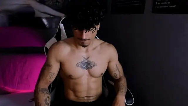 Snapshot of Thomas_Fit1 chatting on April 2026 06:48:02 PM Thomas Fit1 online show from April 2026 06:48:02 PM