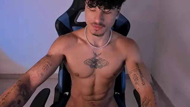 Snapshot of Thomas_Fit1 chatting on June 2026 12:05:02 PM Thomas Fit1 online show from June 2026 12:05:02 PM