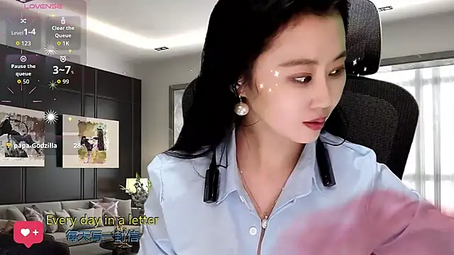 W-E-N-123 online show from November 2025 01:41:02 AM