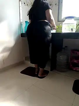 Snapshot of Selina_6 chatting on February 2025 04:14:01 AM Selina 6 online show from February 2025 04:14:01 AM