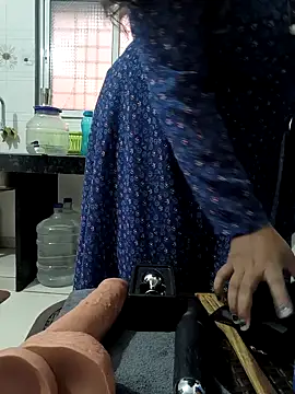 Snapshot of Selina_6 chatting on February 2025 01:23:02 AM Selina 6 online show from February 2025 01:23:02 AM