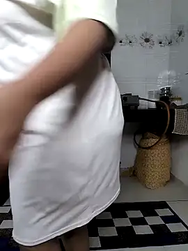 Snapshot of Selina_6 chatting on September 2025 01:38:01 PM Selina 6 online show from September 2025 01:38:01 PM