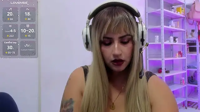 Snapshot of NaharaKamado_ chatting on September 2025 09:19:02 PM NaharaKamado online show from September 2025 09:19:02 PM
