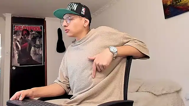 a lejandro 0 8 online show from December 2024 09:00:02 PM