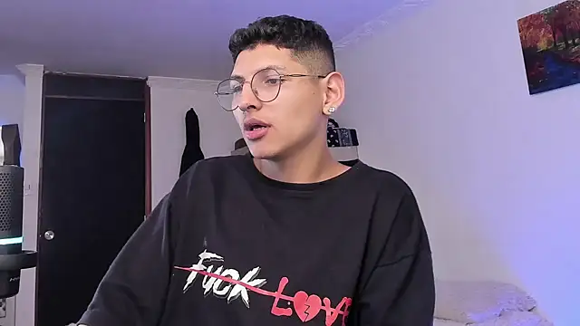 a lejandro 0 8 online show from February 2025 04:48:02 AM