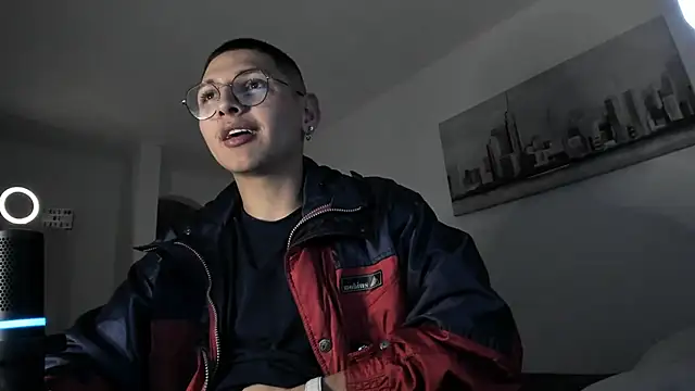 a lejandro 0 8 online show from March 2025 12:07:02 PM