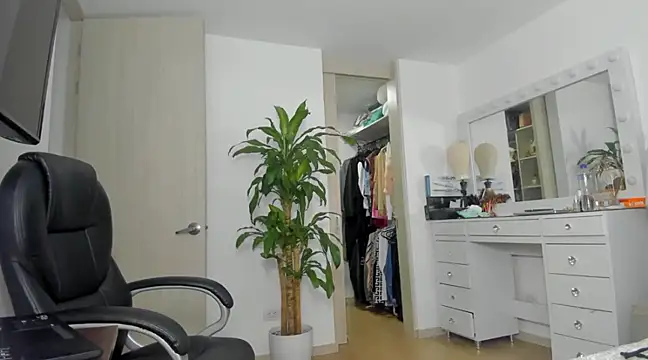 charlotte tiller online show from December 2024 11:44:02 PM