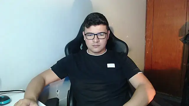 Plug Control online show from December 2025 05:19:02 PM