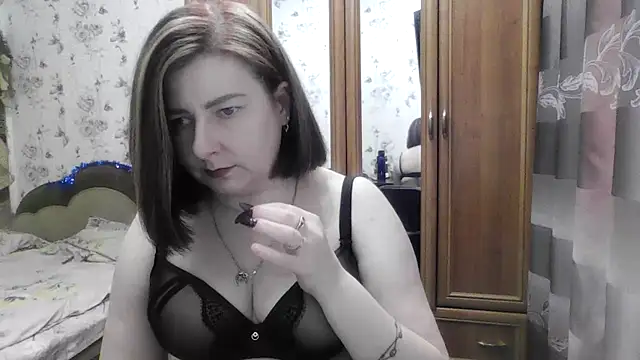 Snapshot of SophieNightAh chatting on December 2025 06:24:02 PM SophieNightAh online show from December 2025 06:24:02 PM