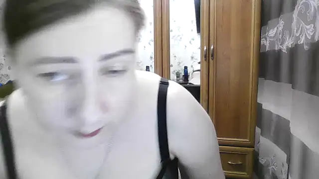 Snapshot of SophieNightAh chatting on January 2026 07:26:02 PM SophieNightAh online show from January 2026 07:26:02 PM