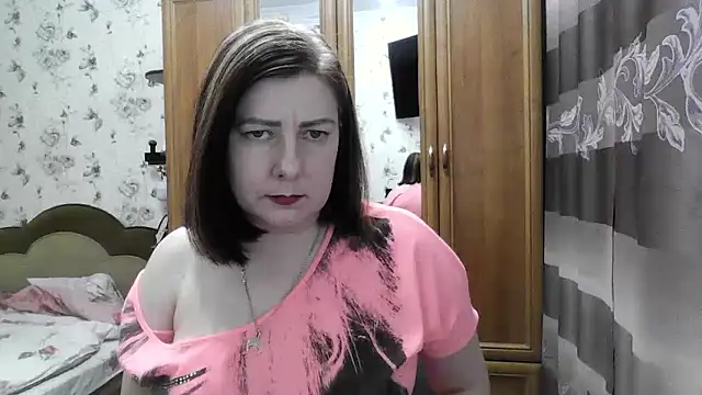 Snapshot of SophieNightAh chatting on January 2026 05:18:01 PM SophieNightAh online show from January 2026 05:18:01 PM