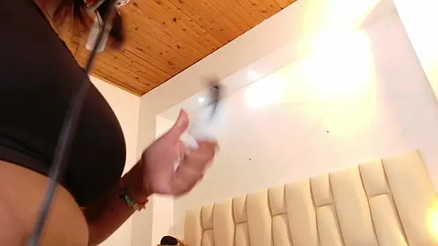 lia mariana online show from September 2025 11:59:02 PM