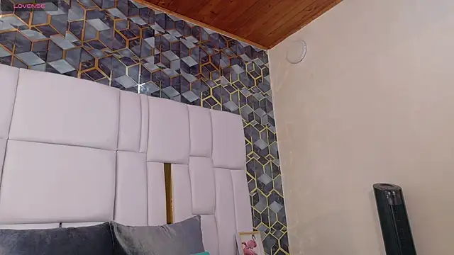 lia mariana online show from November 2025 09:47:01 PM