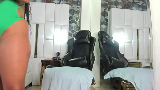 lia mariana online show from February 2026 09:40:01 PM