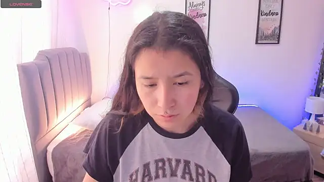 Amy joones online show from December 2024 01:59:02 PM