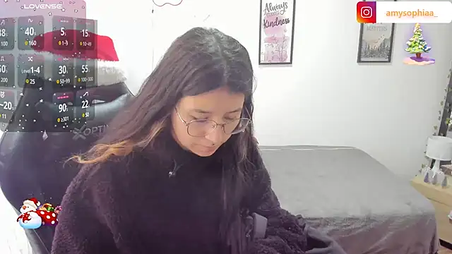 Amy joones online show from December 2024 01:30:02 PM