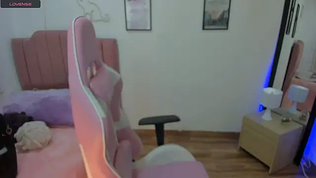 Amy joones online show from November 2025 12:31:02 PM