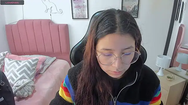 Amy joones online show from December 2025 12:58:01 PM