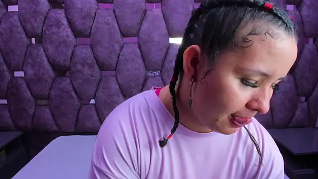 Snapshot of AlaSmith chatting on October 2025 02:33:01 AM AlaSmith online show from October 2025 02:33:01 AM