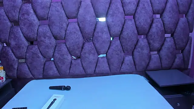 Snapshot of AlaSmith chatting on November 2025 02:03:02 AM AlaSmith online show from November 2025 02:03:02 AM