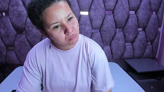 Snapshot of AlaSmith chatting on November 2025 02:54:01 AM AlaSmith online show from November 2025 02:54:01 AM