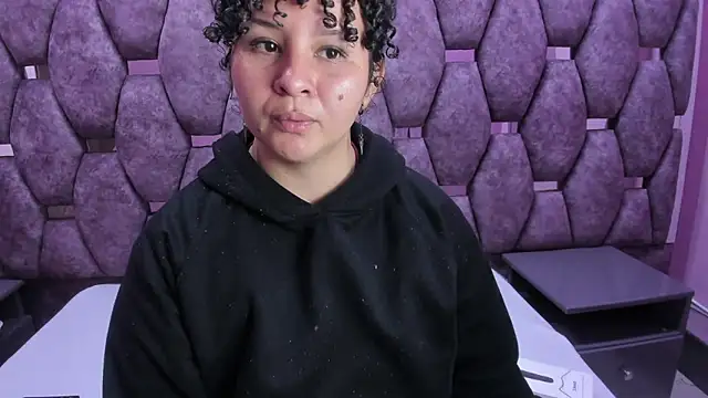 Snapshot of AlaSmith chatting on November 2025 02:11:02 AM AlaSmith online show from November 2025 02:11:02 AM