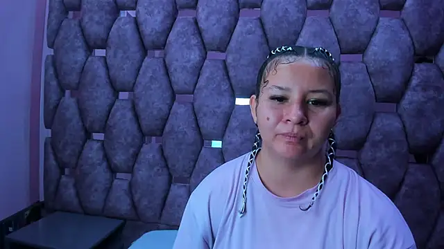 Snapshot of AlaSmith chatting on November 2025 02:28:02 AM AlaSmith online show from November 2025 02:28:02 AM