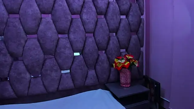 Snapshot of AlaSmith chatting on November 2025 01:28:01 AM AlaSmith online show from November 2025 01:28:01 AM