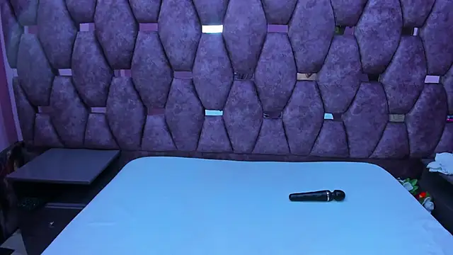 Snapshot of AlaSmith chatting on December 2025 02:06:02 AM AlaSmith online show from December 2025 02:06:02 AM