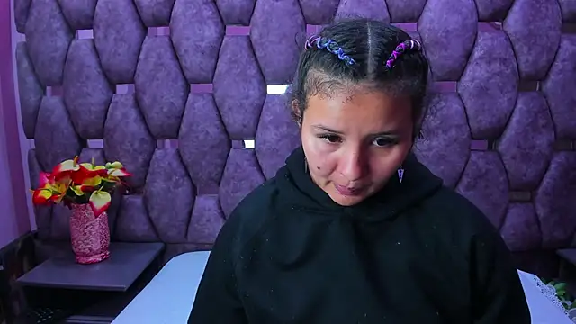 Snapshot of AlaSmith chatting on December 2025 02:08:02 AM AlaSmith online show from December 2025 02:08:02 AM