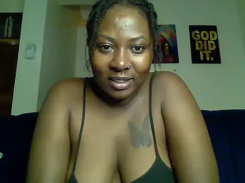 Snapshot of choco_dimples chatting on February 2026 11:30:01 PM choco dimples online show from February 2026 11:30:01 PM