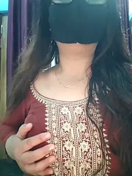 Snapshot of Aishwaryaa_69 chatting on October 2025 04:32:02 AM Aishwaryaa 69 online show from October 2025 04:32:02 AM
