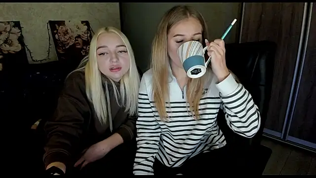  NigoNika online show from October 2025 08:27:02 PM