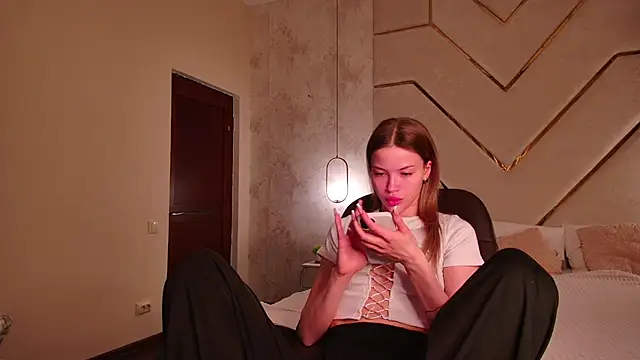 EmmyMills online show from April 2026 08:42:02 PM