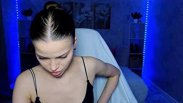 EmmyMills online show from May 2026 07:26:02 PM