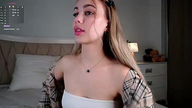 Snapshot of LillianLester chatting on February 2025 01:11:02 AM LillianLester online show from February 2025 01:11:02 AM