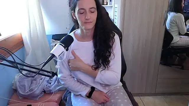 Snapshot of MemiKouki chatting on September 2025 02:32:01 PM MemiKouki online show from September 2025 02:32:01 PM