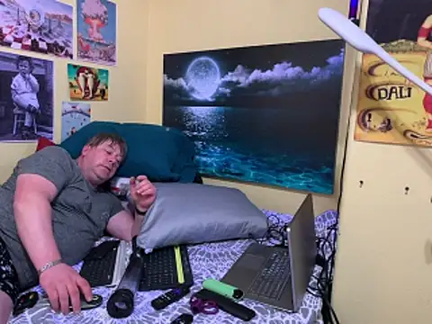 Mic Oxinner online show from April 2026 02:06:01 PM